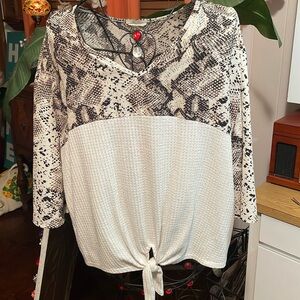 🐍🐍🐍BOGOHO 🐍🐍🐍Waffle Knit Snake Pattern Tie Front Top